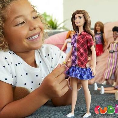 Лялька Barbie Модниця в картатій сукні (GHW53)