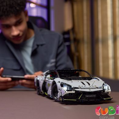 Конструктор Lego Technic Суперкар Lamborghini Revuelto (42214)