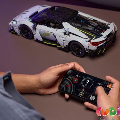 Конструктор Lego Technic Суперкар Lamborghini Revuelto (42214)