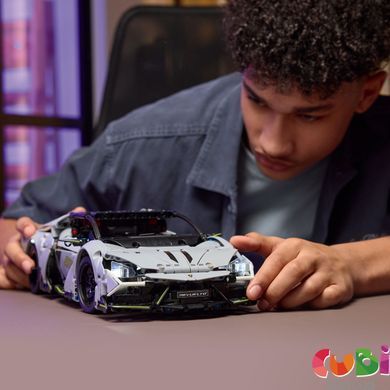 Конструктор Lego Technic Суперкар Lamborghini Revuelto (42214)