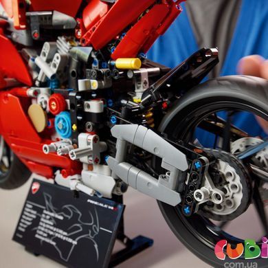 Конструктор Lego Technic Мотоцикл Ducati Panigale V4 S (42202), комбінований