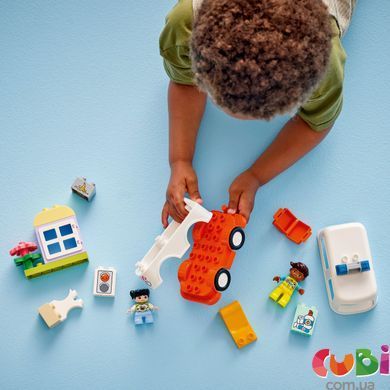 Конструктор Lego DUPLO Швидка допомога та водій (10447), комбінований