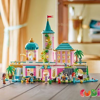 Конструктор Lego Disney Замок принцессы и королевские любимцы (43267), комбинированый